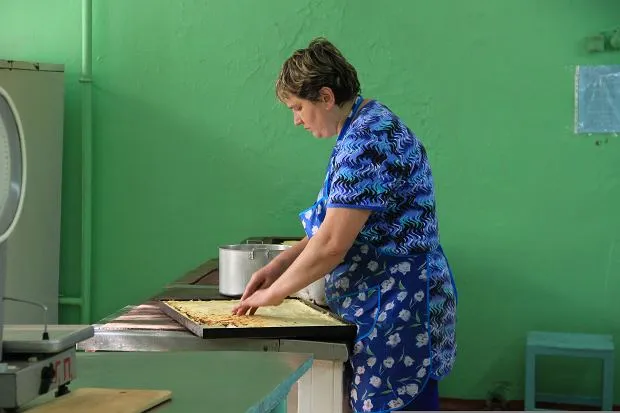 Zdjęcie Ile zarabia szef kuchni w przedszkolu? Zaskakujące fakty o wynagrodzeniach