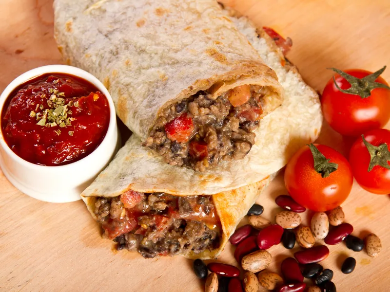 Zdjęcie Ile kalorii ma tortilla kebab? Sprawdź, jak wpływa na Twoją dietę!
