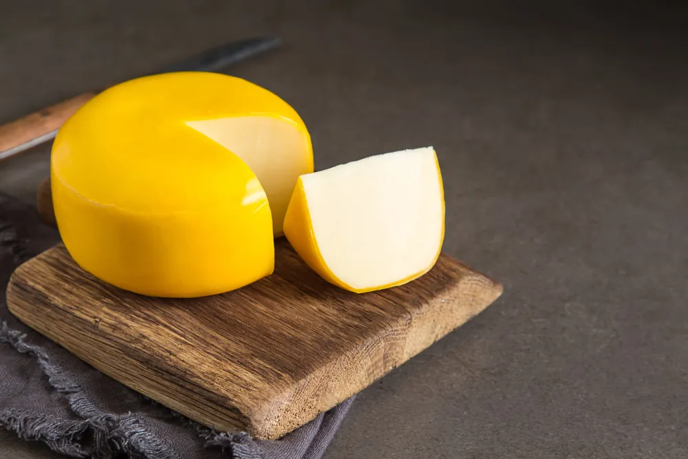 Zdjęcie Ile kcal ma ser gouda? Zaskakujące różnice w kaloryczności!