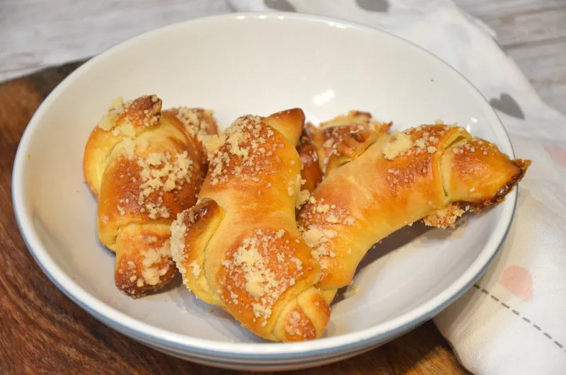 Zdjęcie Jak zrobić idealny rogal maślany, który oczaruje Twoich gości? Rady