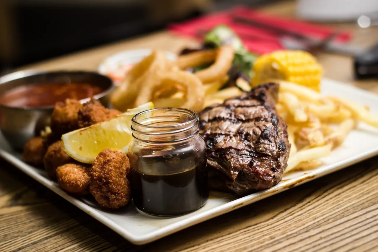 Zdjęcie Gdzie zjeść w Oświęcimiu? Odkryj najlepsze restauracje i smaki
