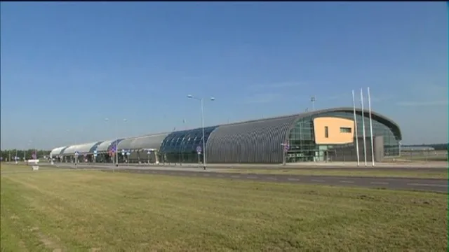 Zdjęcie Czy lotnisko Modlin jest otwarte? Sprawdź aktualny status i usługi.