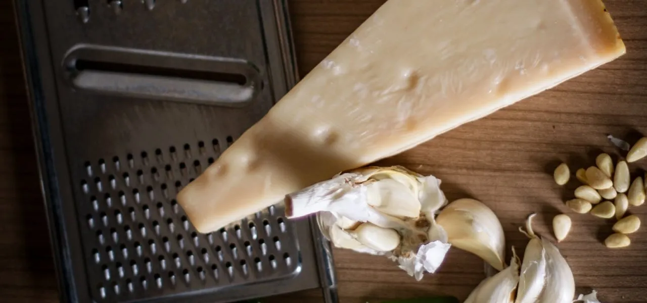 Zdjęcie Czy parmezan można zastąpić grana padano? Odkryj smaki i różnice