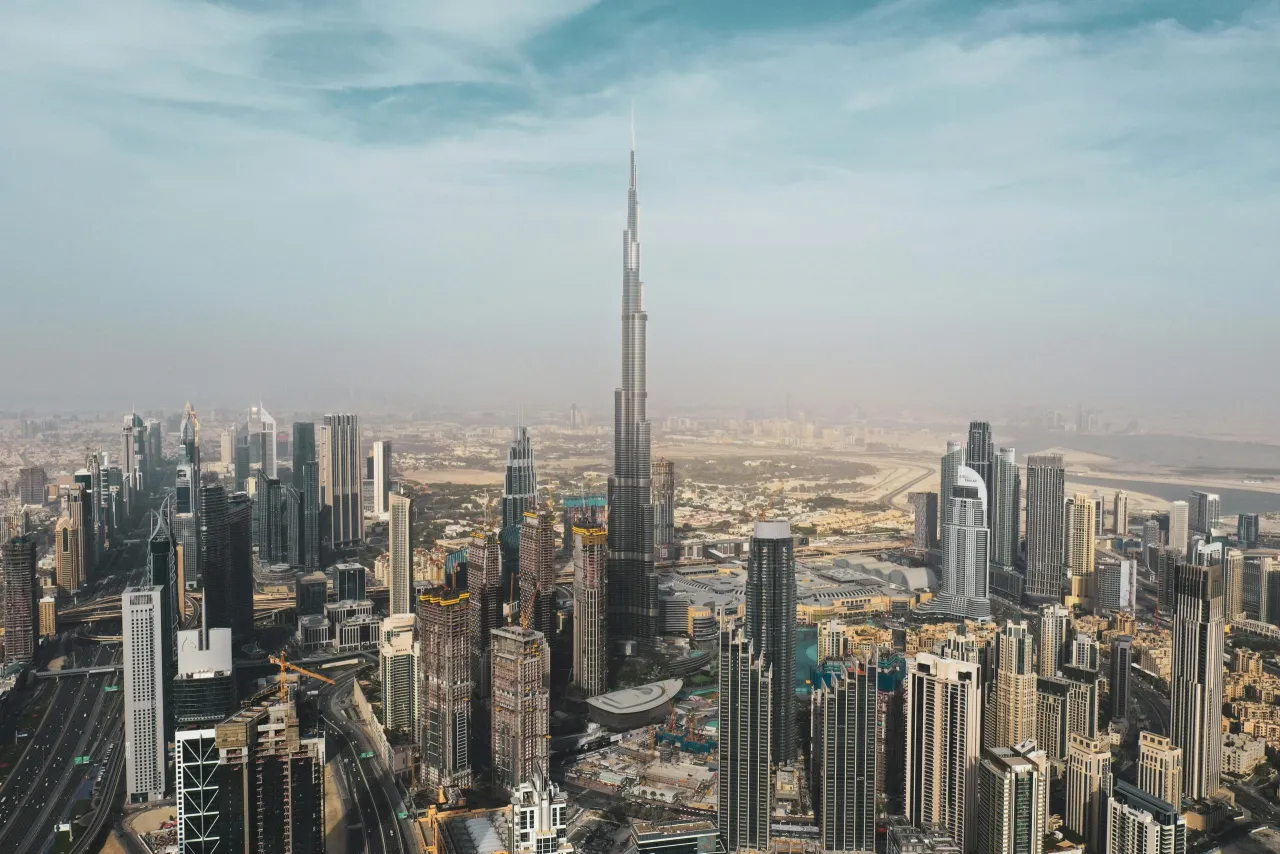 Zdjęcie Gdzie leży Dubaj na jakim kontynencie? Odkryj jego lokalizację