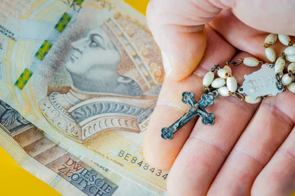 Zdjęcie Ile zarabia organista w kościele? Zaskakujące fakty o wynagrodzeniach