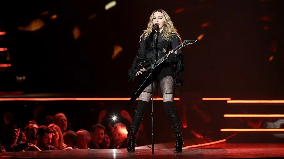 Zdjęcie Madonna wykonuje Rebel Rebel: wzruszający hołd dla Bowiego