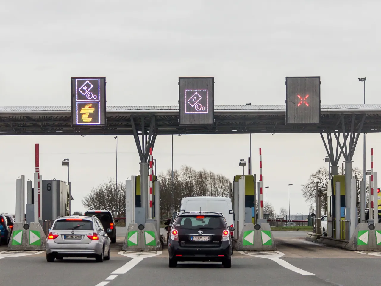 Zdjęcie Czy można płacić kartą na autostradzie A2? Sprawdź dostępne opcje płatności.