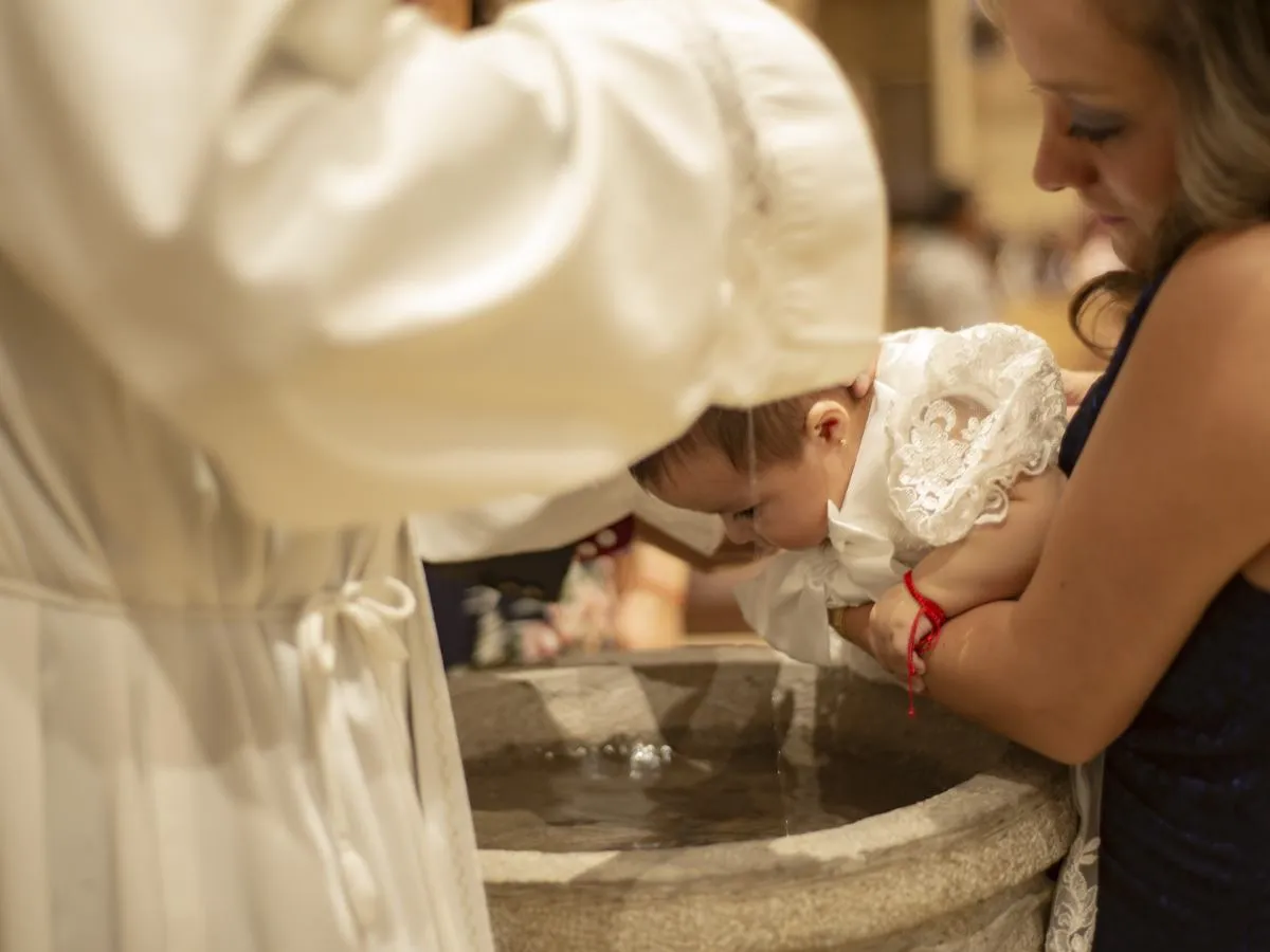 Zdjęcie Kiedy ochrzcić dziecko? Znajdź idealny termin bez stresu!