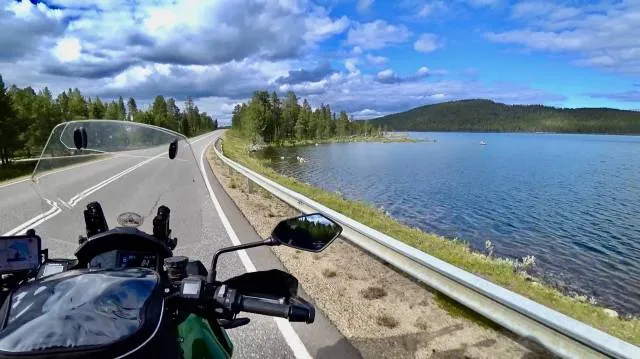 Zdjęcie Najlepsze trasy motocyklowe w Mazurach - odkryj ukryte skarby natury