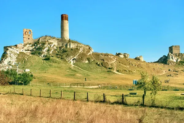 Zdjęcie Zamek w Olsztynie - historia, ruiny i atrakcje turystyczne czekają