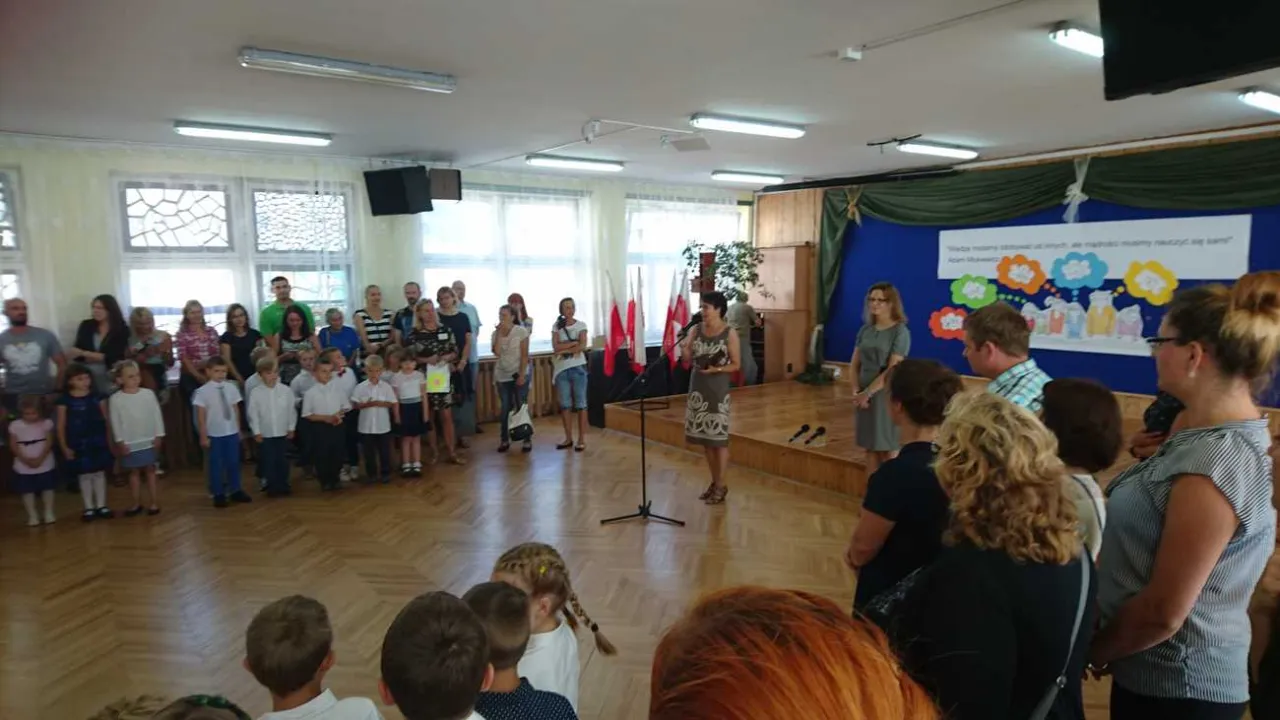 Zdjęcie Dzień dobry szkoło wiersz – odkryj jego znaczenie i emocje w szkole