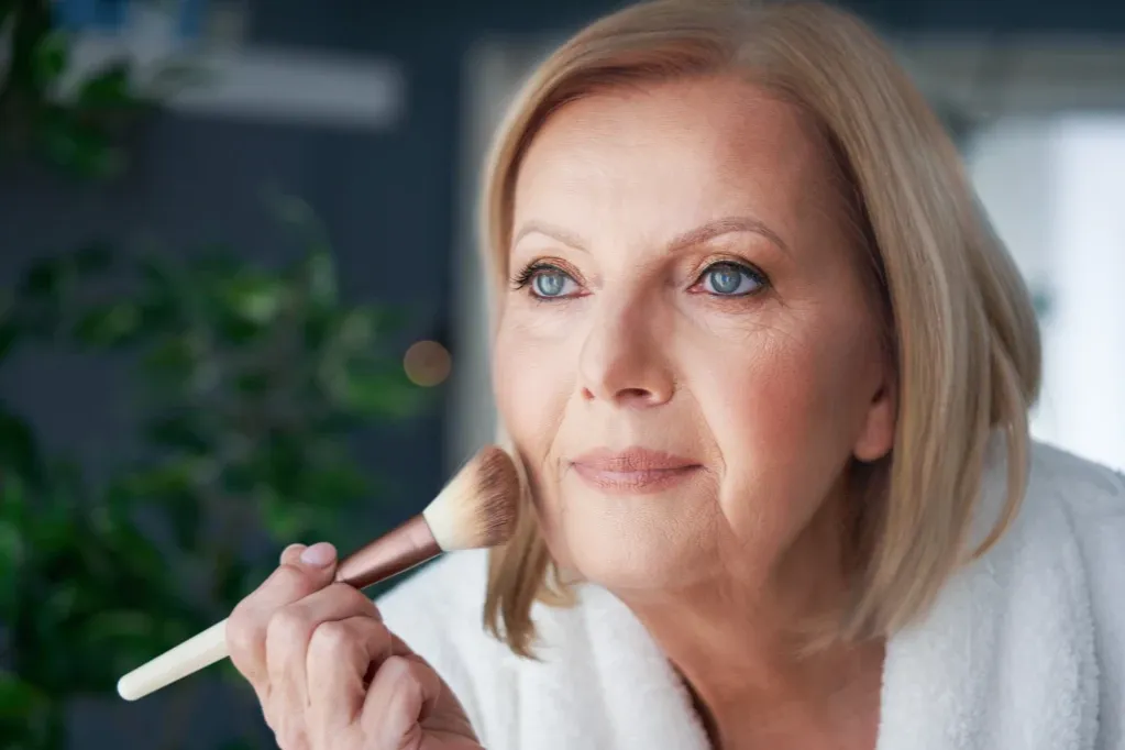 Zdjęcie Jak malować oczy po 50 tce, aby zredukować zmarszczki i wyglądać młodziej