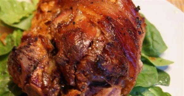 Zdjęcie Jak podgrzać golonkę z Biedronki w piekarniku, aby była soczysta?