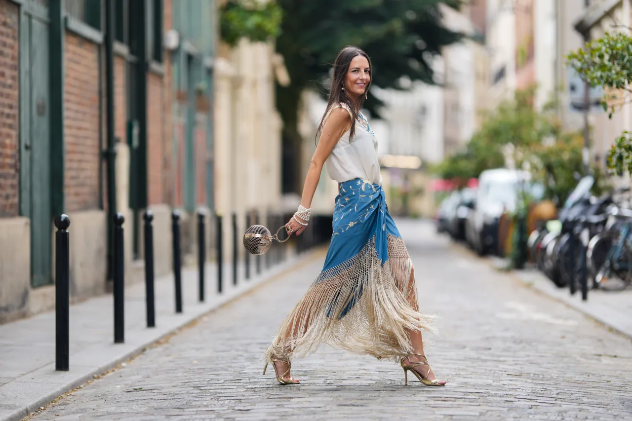 Zdjęcie Falda sevillana: Guía experta para elegir, combinar y lucir con estilo