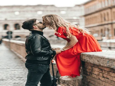 Zdjęcie Na której randce pocałunek? Poznaj niepisane zasady i wskazówki