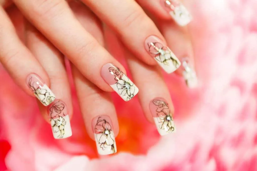 Zdjęcie Ile kosztuje manicure francuski? Sprawdź ceny i ukryte koszty