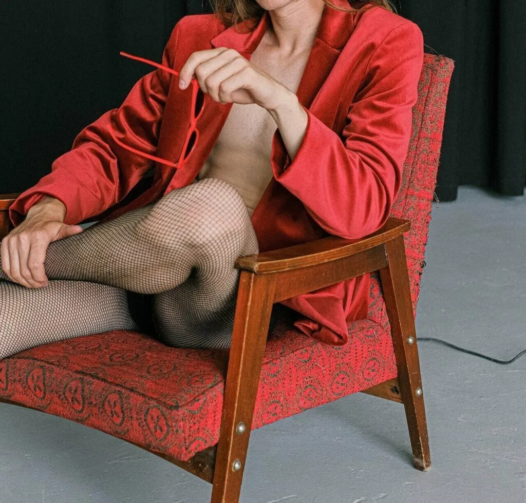 Zdjęcie Czy mężczyzna może nosić rajstopy? Praktyczne porady i zastosowania