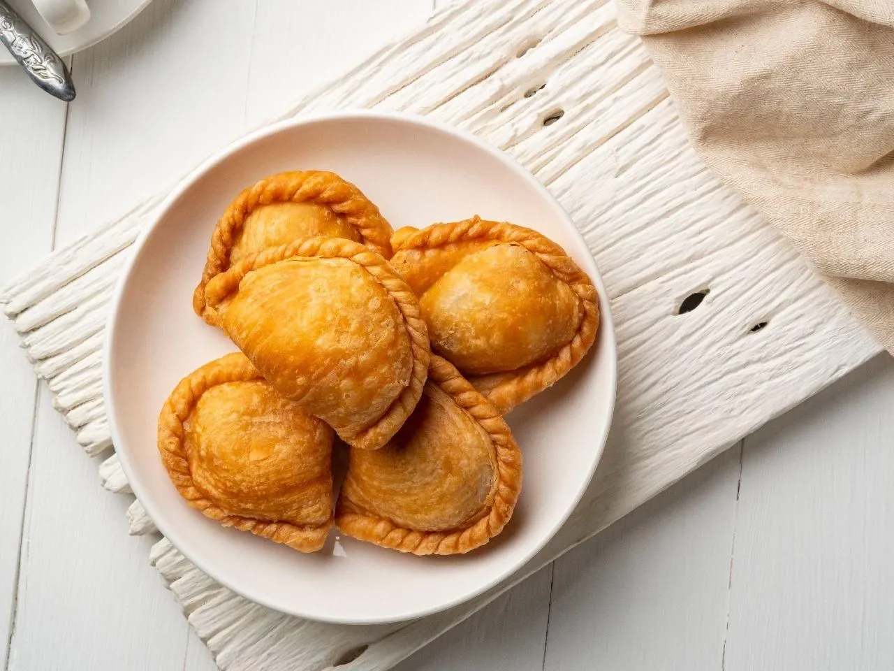 Zdjęcie Szybki przepis na pierogi z ciasta francuskiego, które zachwycą smakiem