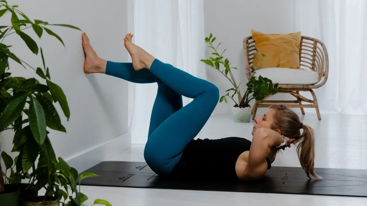 Zdjęcie Czy pilates przy ścianie działa? Odkryj korzyści i efekty ćwiczeń