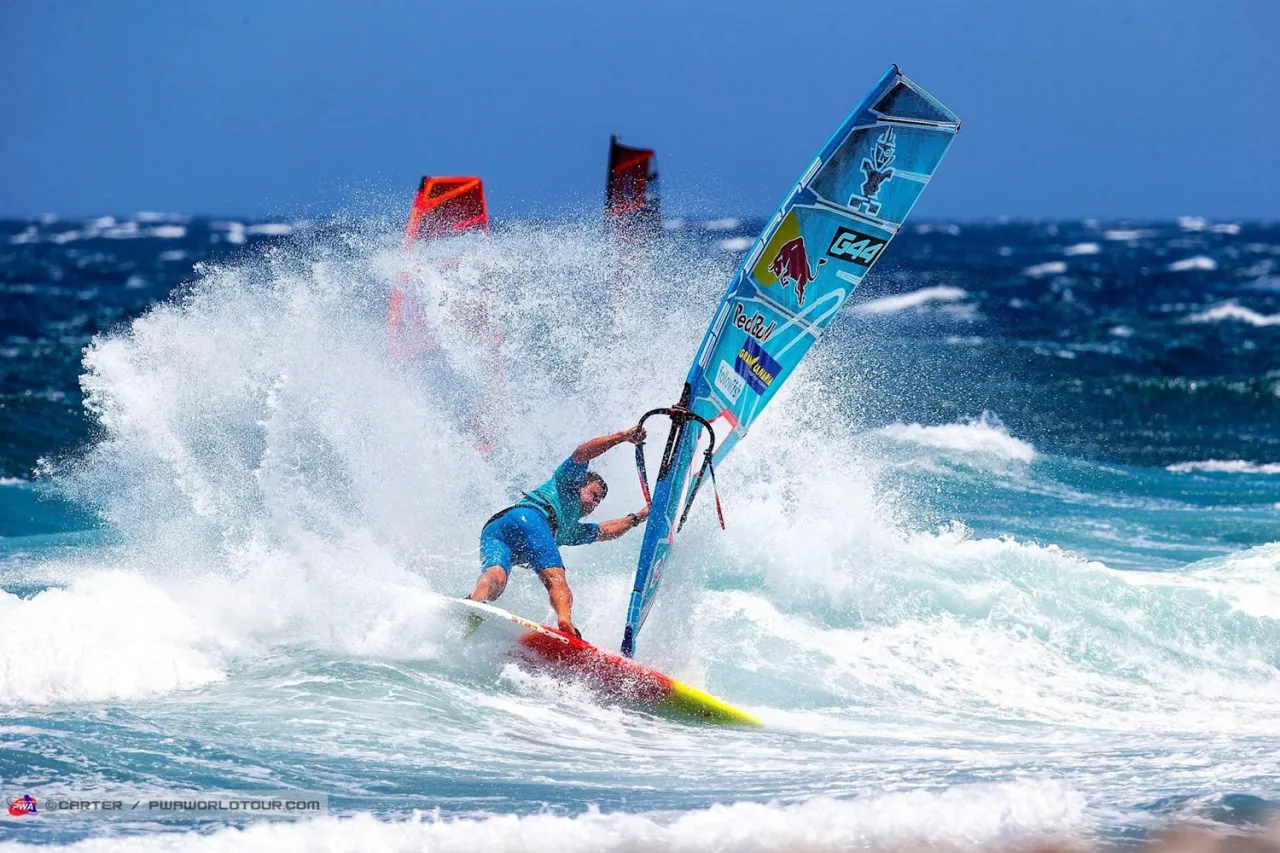Zdjęcie Gdzie na windsurfing w listopadzie? Odkryj najlepsze miejsca i warunki