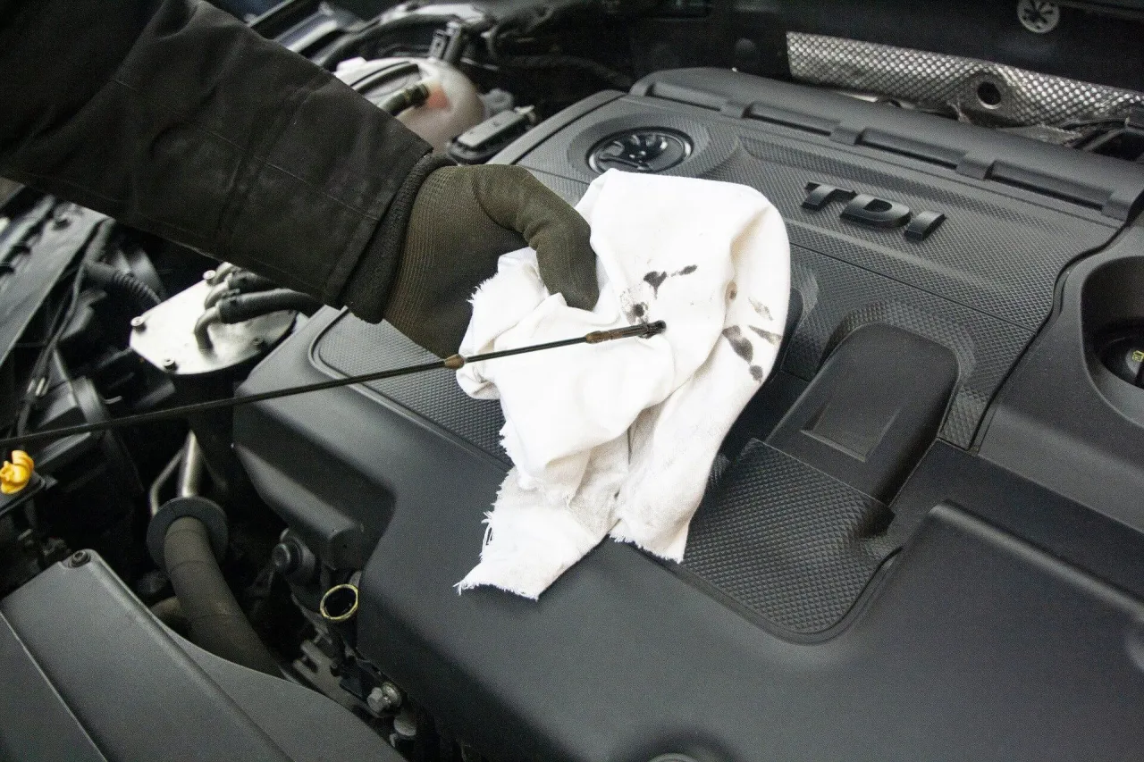 Zdjęcie Co ile wymiana oleju diesel? Kluczowe zasady i wskazówki dla kierowców