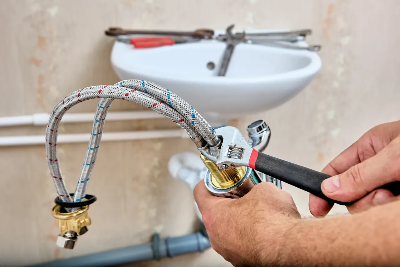 Zdjęcie Ile biorą hydraulicy od punktu? Poznaj ukryte koszty usług