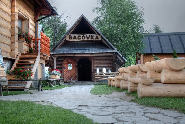 Zdjęcie Bacówka pod Reglami - tradycyjne oscypki i niezapomniane doświadczenia