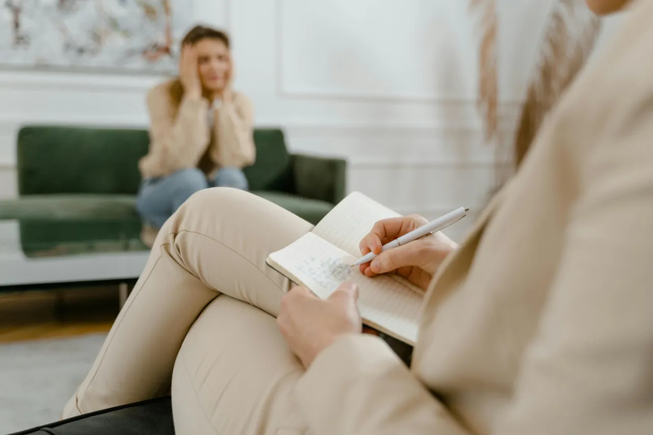 Zdjęcie Cytaty o obgadywaniu za plecami, które pomogą ci się podnieść