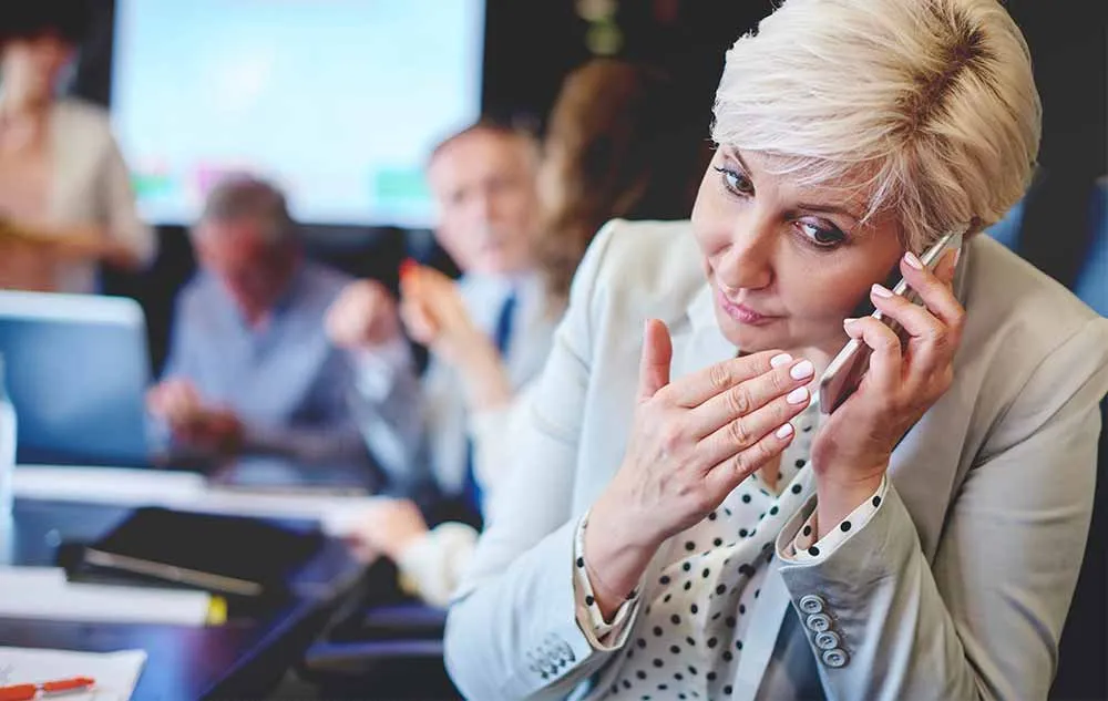 Zdjęcie Czy windykacja ma prawo dzwonić do pracy? Zobacz swoje prawa i ochronę