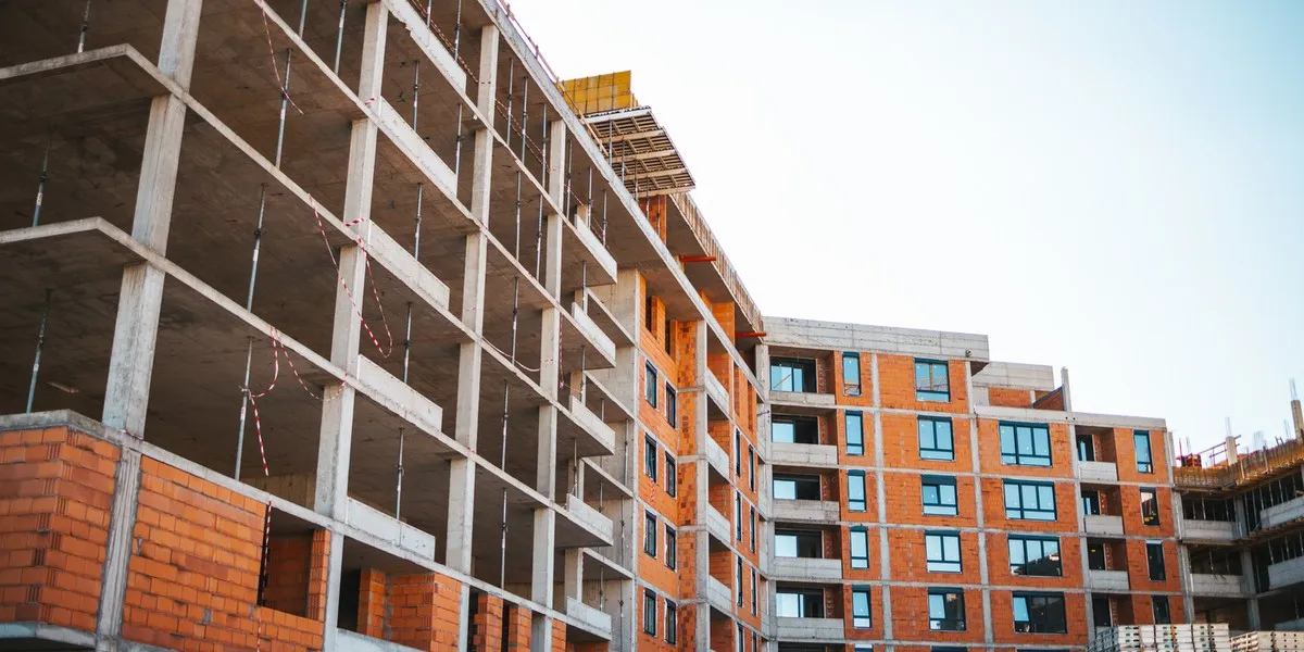 Zdjęcie Czy deweloper może podnieść cenę mieszkania? Sprawdź, kiedy to możliwe