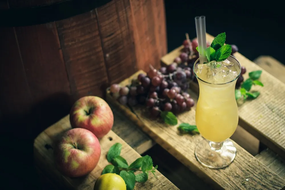 Zdjęcie Najlepsze drinki z sokiem jabłkowym i wódką, które musisz spróbować