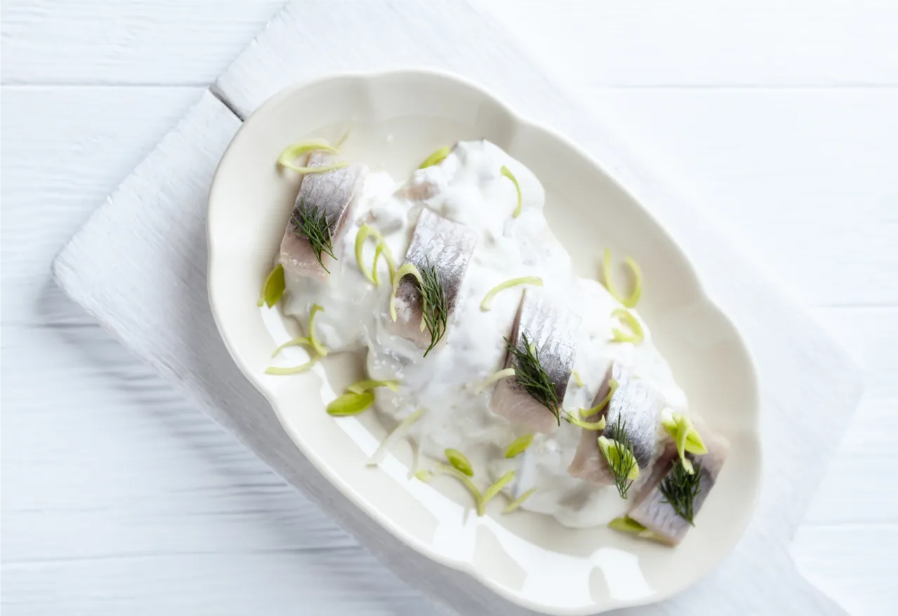 Zdjęcie Jak zrobić śledzie prosto z morza - prosty przepis na smakowite danie