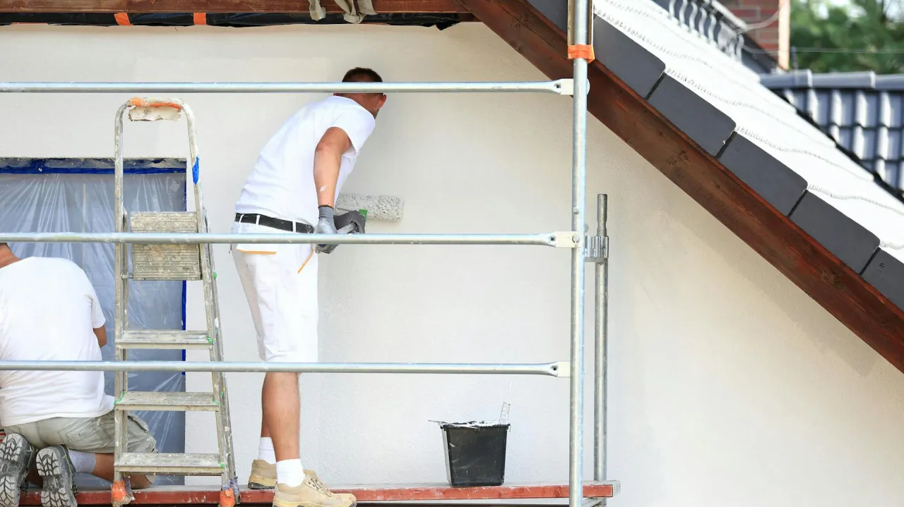 Zdjęcie Czym można pomalować elewacje? Najlepsze farby i ich właściwości