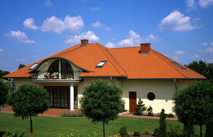 Zdjęcie Rodzaj dachówki ceramiczne układane jak rybia łuska – poznaj ich zalety i zastosowanie