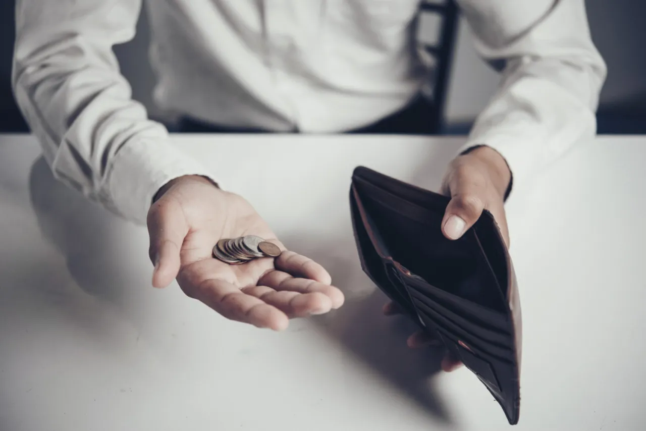 Zdjęcie Kiedy ZUS wypłaca L4? Wszystko o terminach i przyczynach opóźnień.