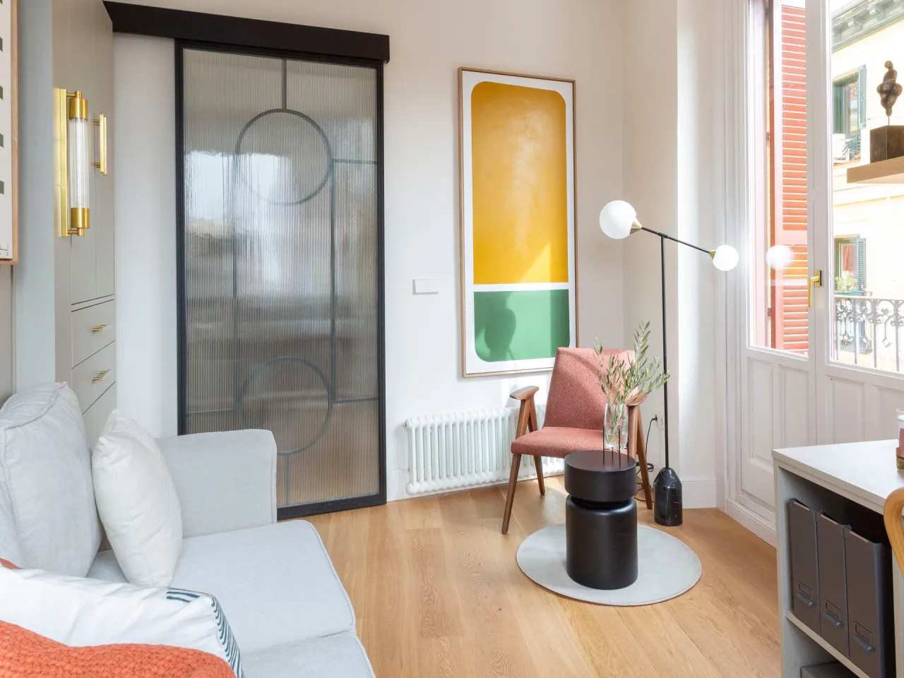 Zdjęcie Lámparas de pie para salón: Elige la ideal y transforma tu espacio