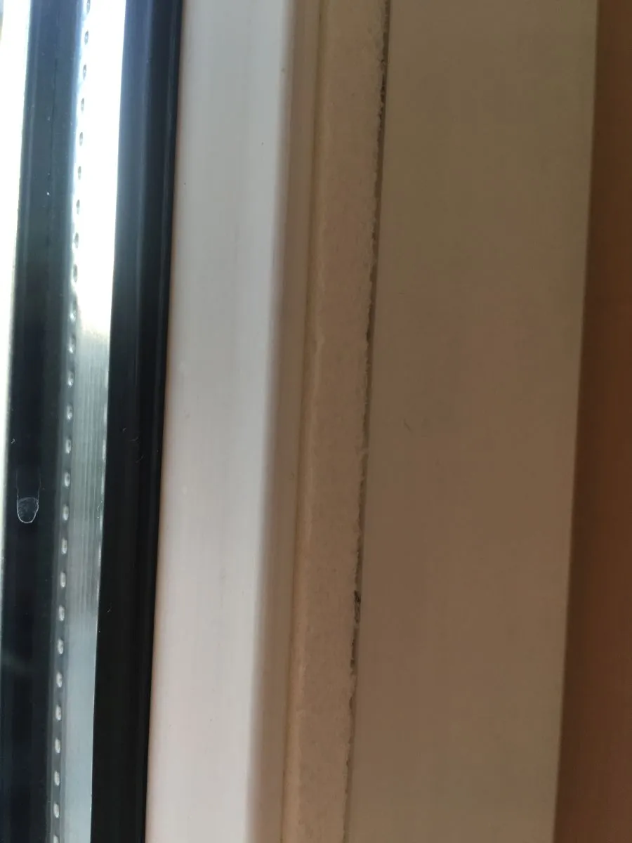 Zdjęcie Jak usunąć taśmę dwustronną ze schodów bez uszkadzania powierzchni