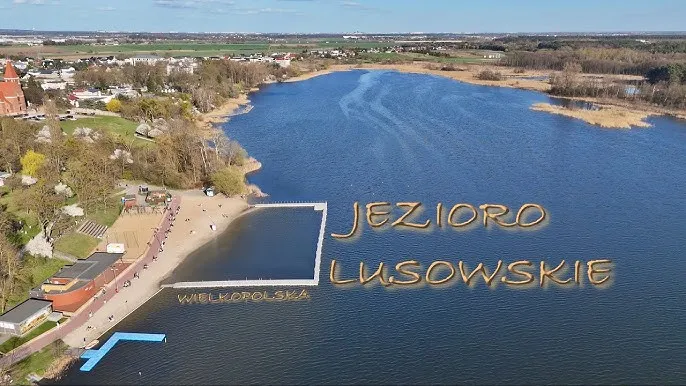 Zdjęcie Jezioro w Lusowie: Odkryj piękno i atrakcje tego magicznego miejsca