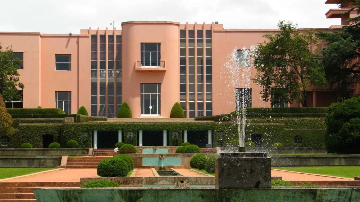 Zdjęcie Muzeum sztuki współczesnej Serralves w Porto – historia, wystawy i więcej
