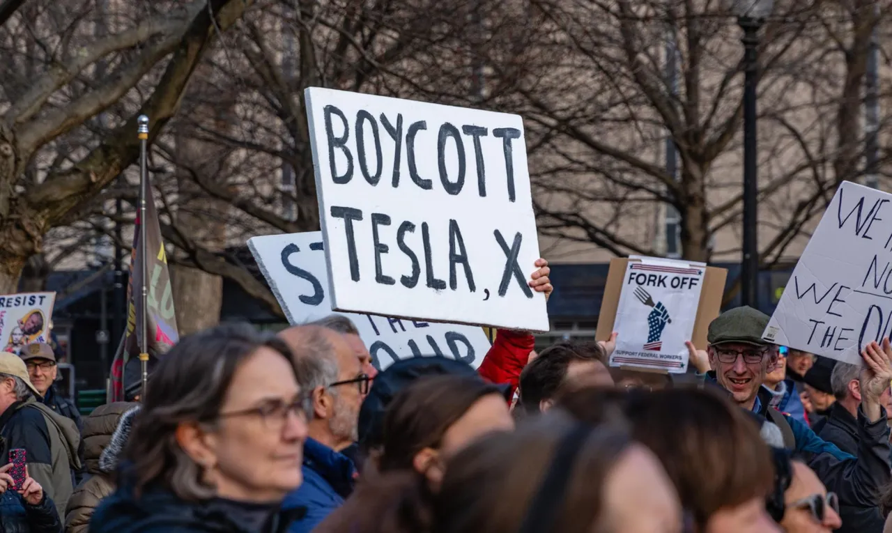 Zdjęcie Ile jest Tesli w Polsce? Zaskakujące statystyki i trendy rynku