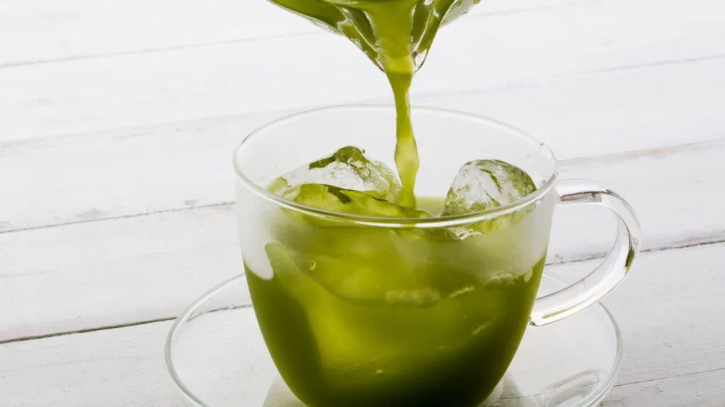 Zdjęcie Czy matcha to zielona herbata? Odkryj różnice i korzyści zdrowotne