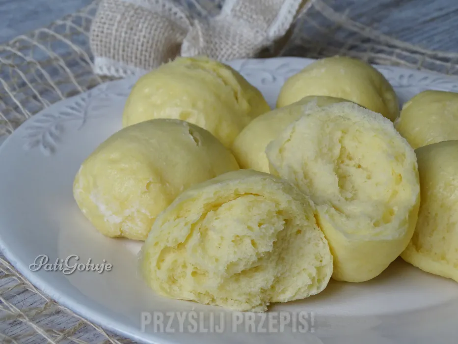 Zdjęcie Ile kalorii mają kluski na parze i co warto o nich wiedzieć?