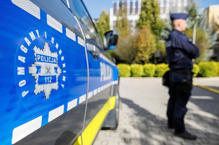 Zdjęcie Ile zarabia komendant powiatowy policji? Zaskakujące fakty i dodatki