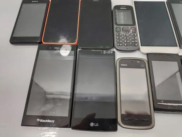 Zdjęcie Czy lombard przyjmie uszkodzony telefon? Oto co musisz wiedzieć
