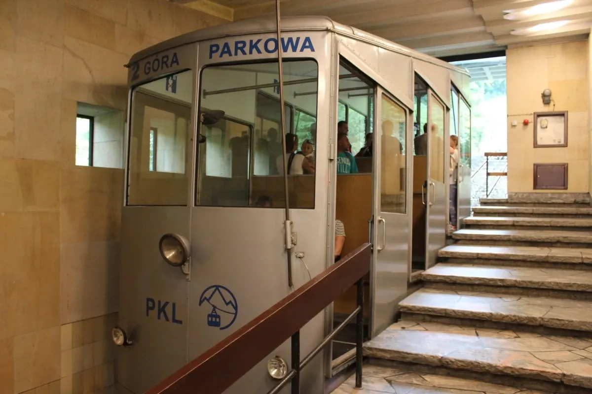 Zdjęcie Kolejka na górę parkową kiedy otwarcie? Sprawdź aktualne godziny!