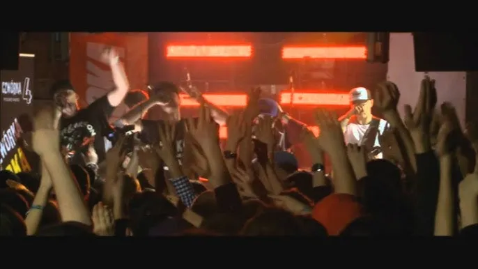 Zdjęcie Kto wrócił na osiedle? Odkryj emocje i refleksje artysty