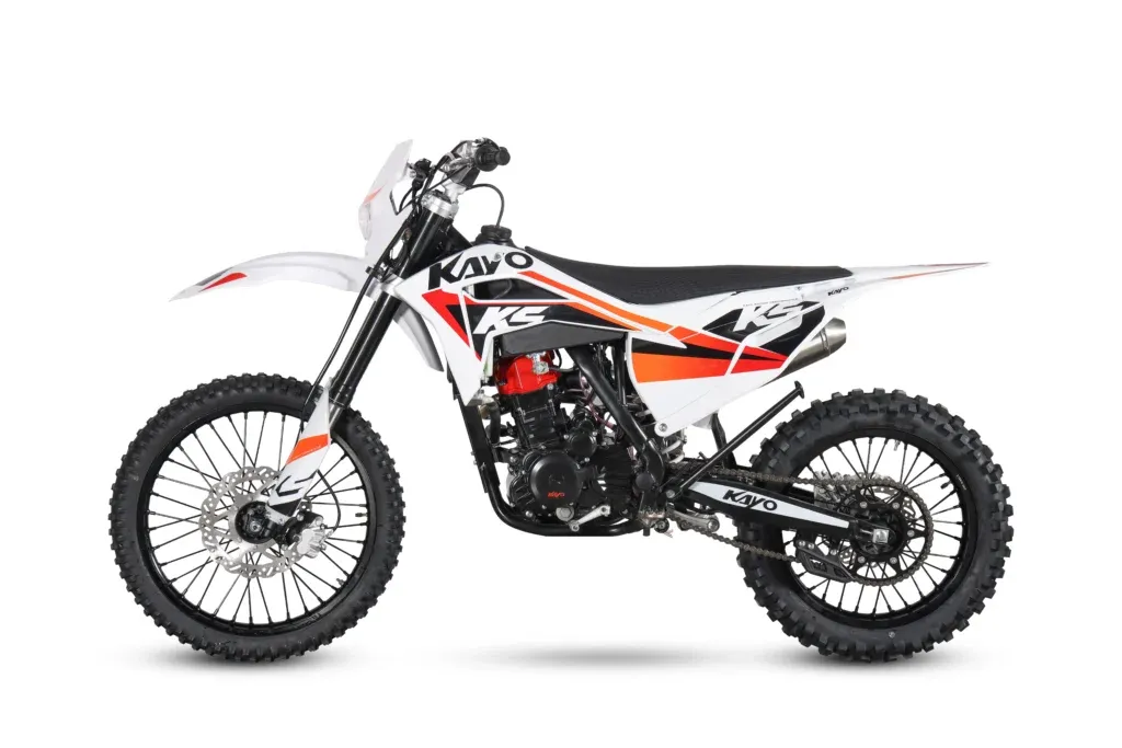 Zdjęcie Czy enduro można jeździć po ulicy? Sprawdź, co musisz wiedzieć