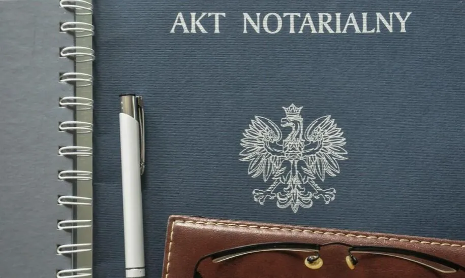 Zdjęcie Kto to jest notariusz? Poznaj jego kluczowe obowiązki i rolę w prawie