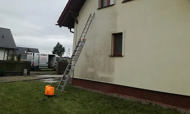 Zdjęcie Mycie elewacji - realne koszty i porównanie cen w Polsce 2025