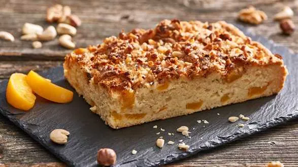Placek brzoskwiniowy  z orzechami